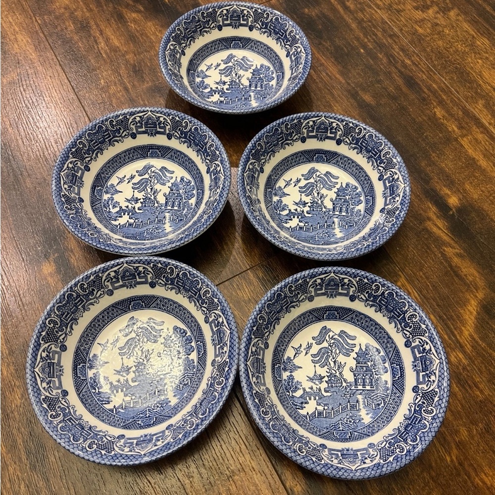 English Ironstone set of 5 bowls